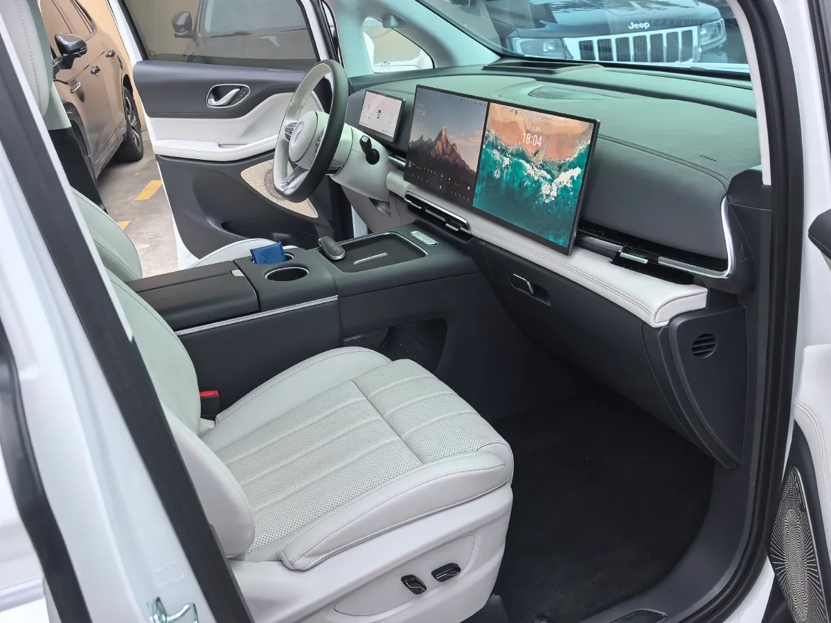 2025 Voyah Dream 1.5T 150HP L4 PHEV 41.7KWH,autocango,china used car exporter,china ev exporter,chinese used car exporter,chinese used ev exporter