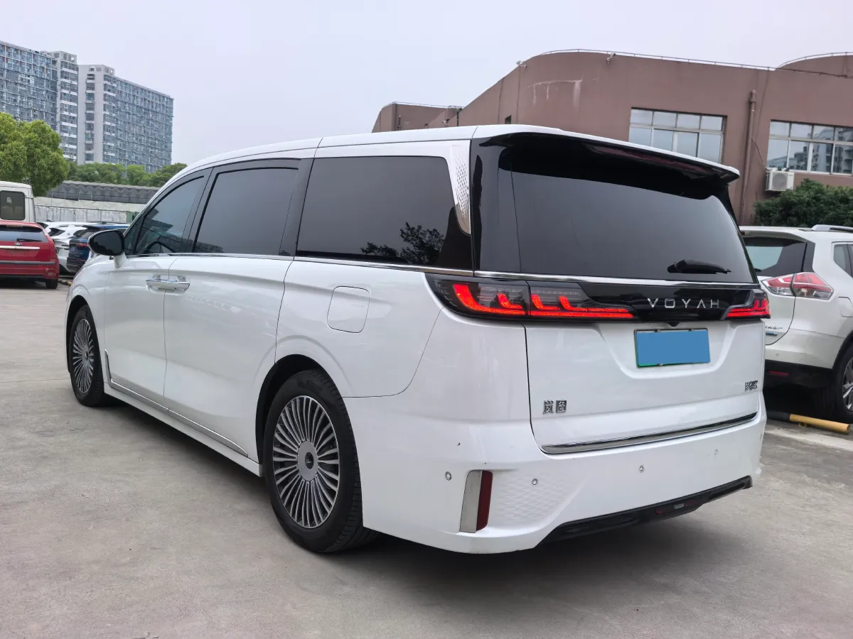 2025 Voyah Dream 1.5T 150HP L4 PHEV 41.7KWH,autocango,china used car exporter,china ev exporter,chinese used car exporter,chinese used ev exporter