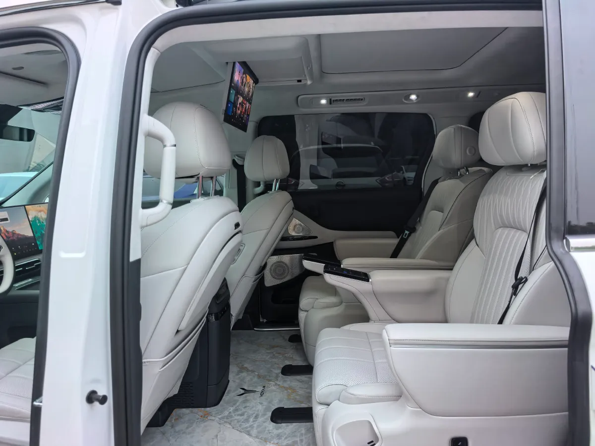 2025 Voyah Dream 1.5T 150HP L4 PHEV 41.7KWH,autocango,china used car exporter,china ev exporter,chinese used car exporter,chinese used ev exporter