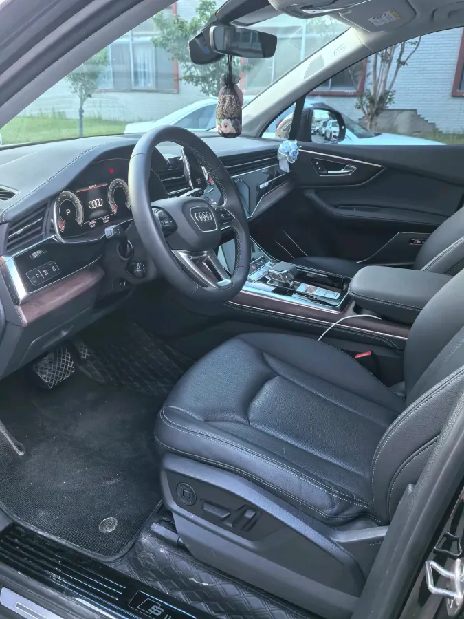 2025 Audi Q7 3.0T 340HP V6 8AT,autocango,china used car exporter,china ev exporter,chinese used car exporter,chinese used ev exporter