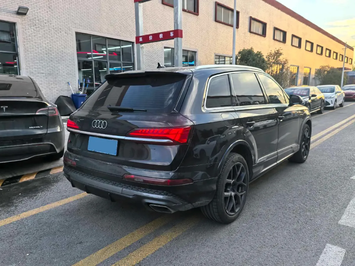 2025 Audi Q7 3.0T 340HP V6 8AT,autocango,china used car exporter,china ev exporter,chinese used car exporter,chinese used ev exporter