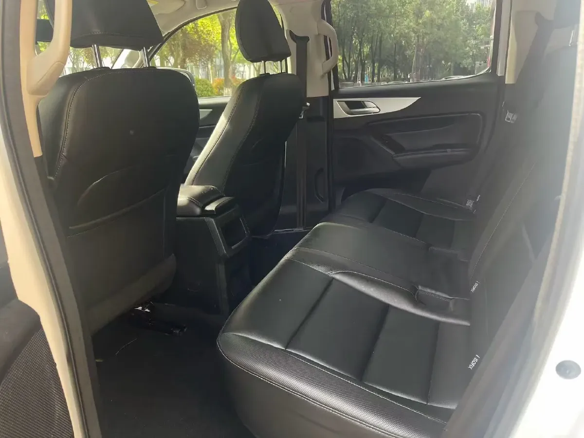 2022 Dongfeng RuiQi 7 2.0T 228HP L4 8AT,autocango,china used car exporter,china ev exporter,chinese used car exporter,chinese used ev exporter