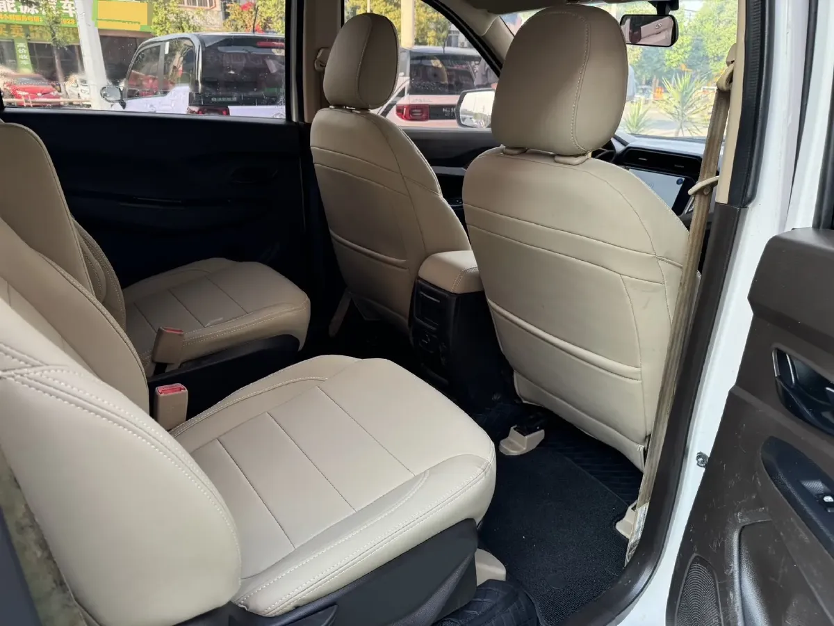 2021 WuLing RongGuang New Truck 1.5L 99HP L4 5MT,autocango,china used car exporter,china ev exporter,chinese used car exporter,chinese used ev exporter