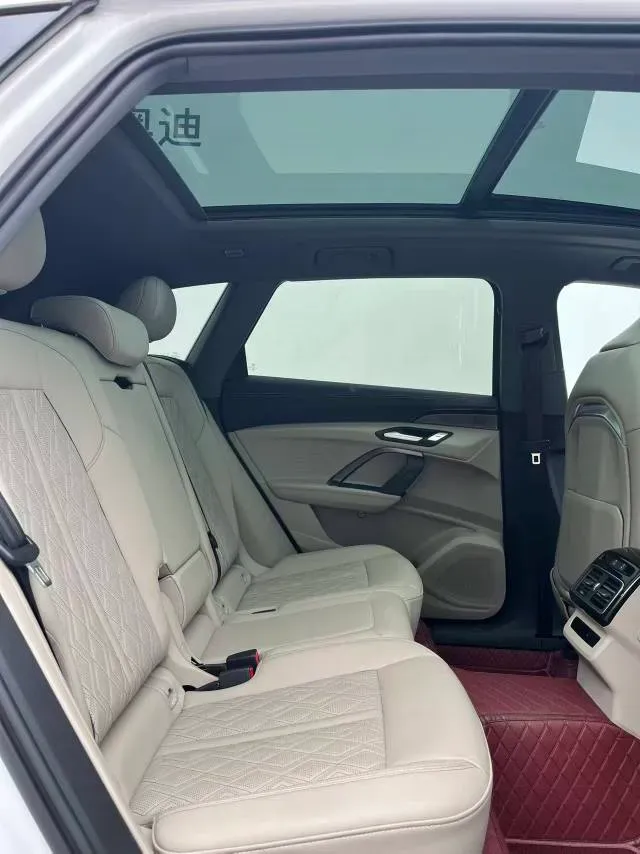 2026 Audi Q5L 2.0T 204HP L4 7DCT,autocango,china used car exporter,china ev exporter,chinese used car exporter,chinese used ev exporter