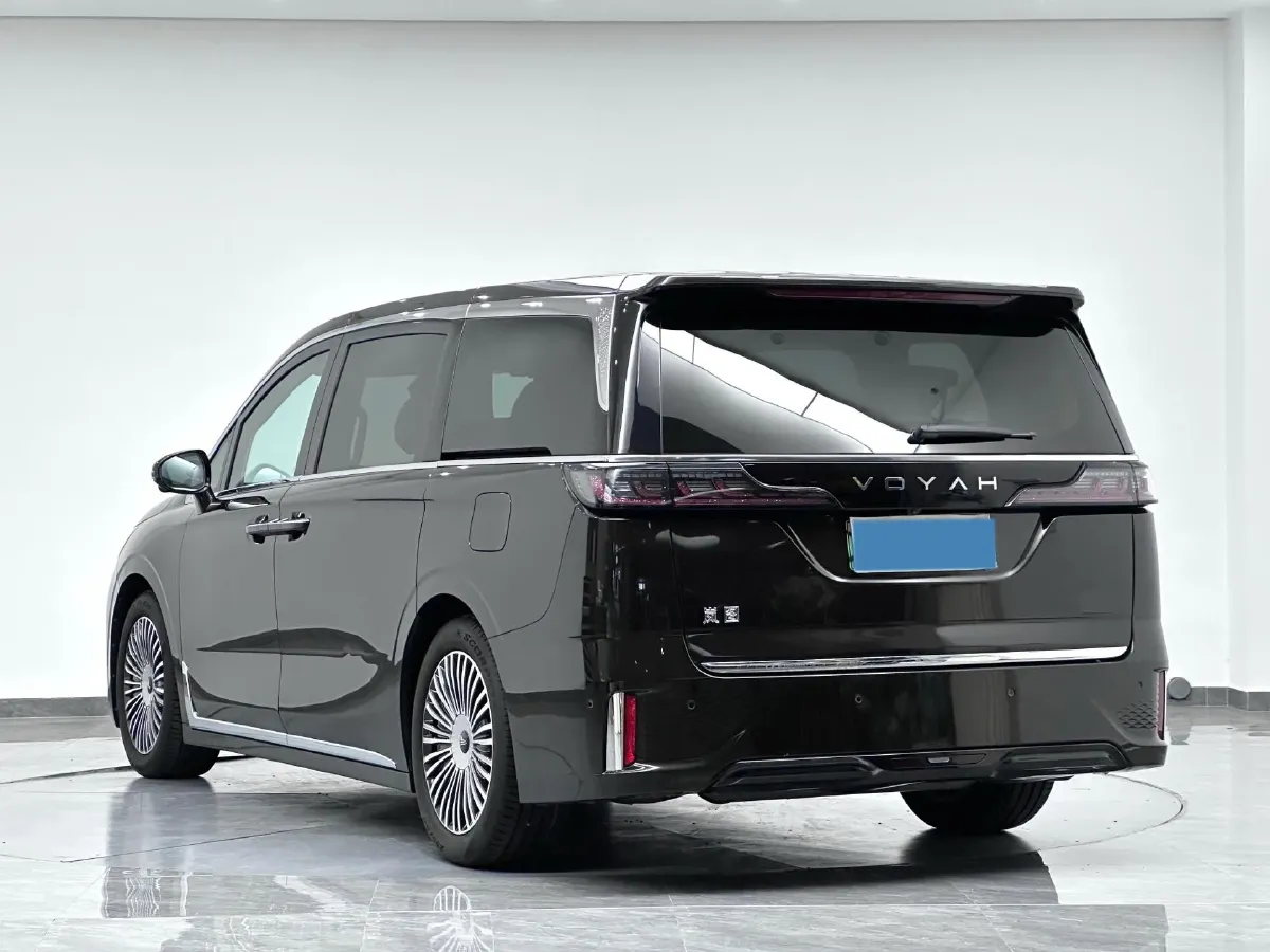 2025 Voyah Dream 1.5T 150HP L4 PHEV 41.7KWH,autocango,china used car exporter,china ev exporter,chinese used car exporter,chinese used ev exporter