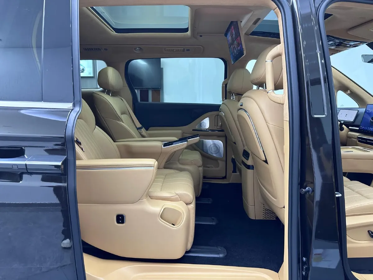 2025 Voyah Dream 1.5T 150HP L4 PHEV 41.7KWH,autocango,china used car exporter,china ev exporter,chinese used car exporter,chinese used ev exporter