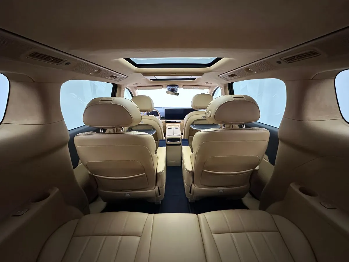 2025 Voyah Dream 1.5T 150HP L4 PHEV 41.7KWH,autocango,china used car exporter,china ev exporter,chinese used car exporter,chinese used ev exporter