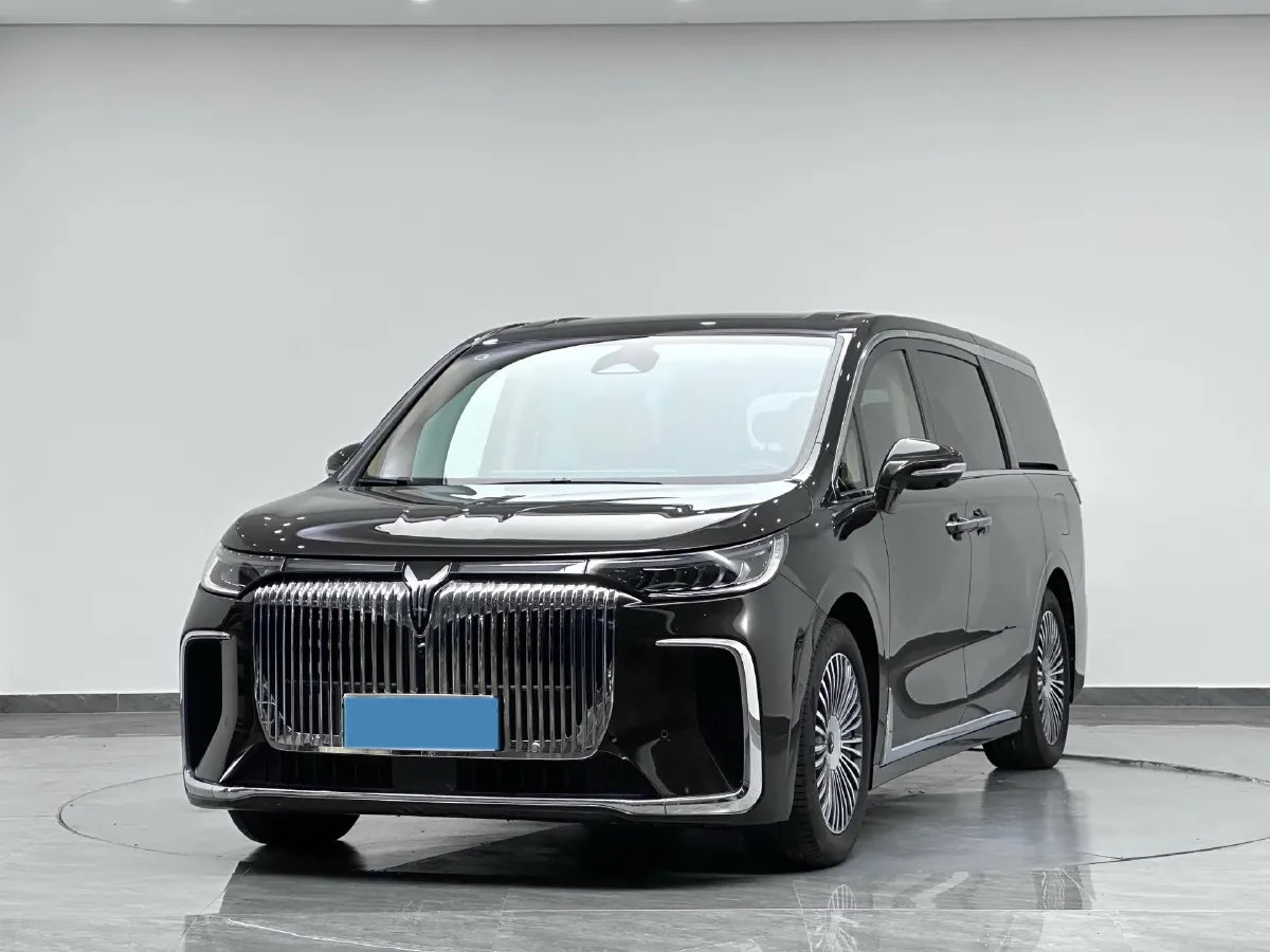 2025 Voyah Dream 1.5T 150HP L4 PHEV 41.7KWH,autocango,china used car exporter,china ev exporter,chinese used car exporter,chinese used ev exporter