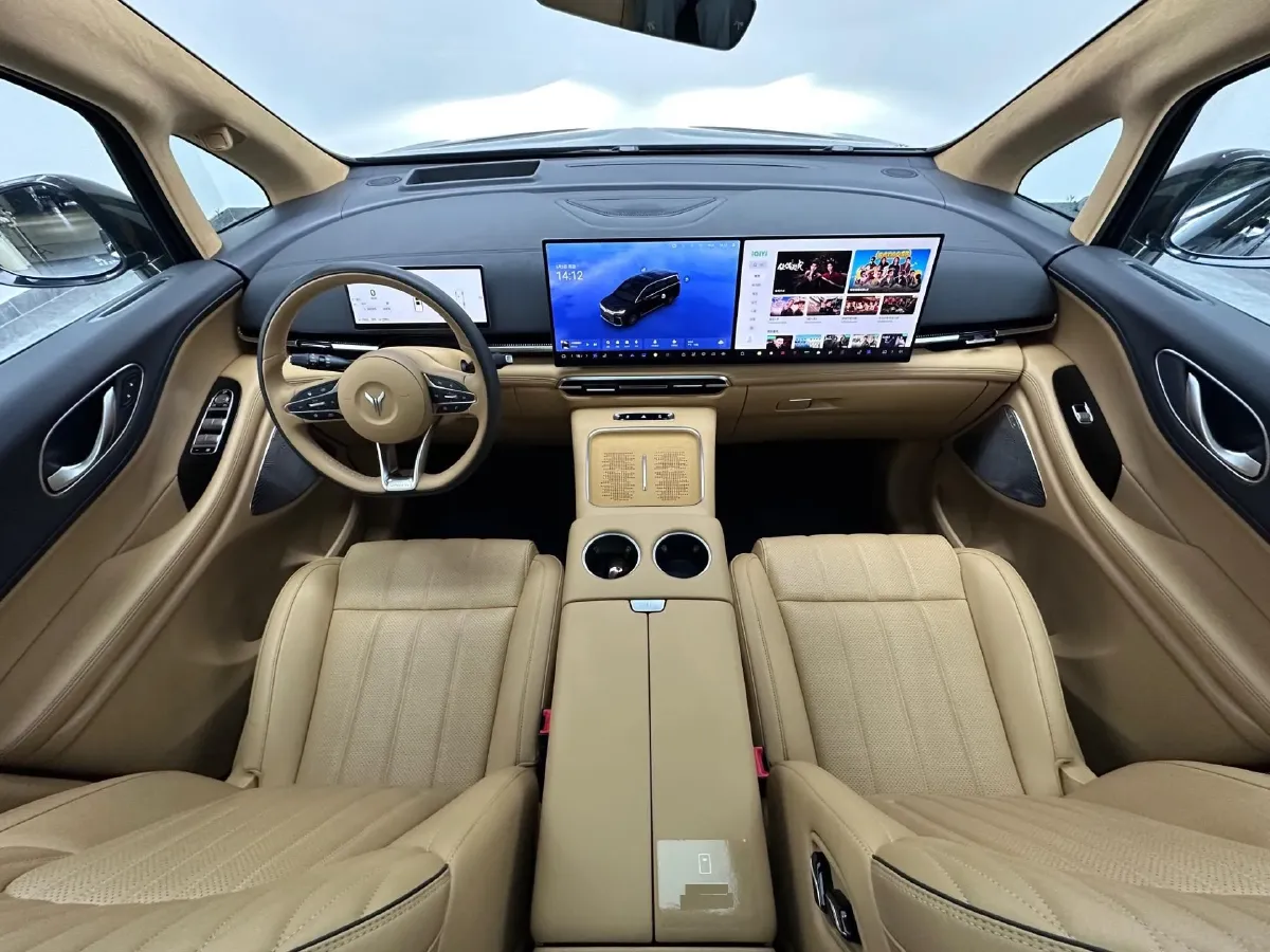 2025 Voyah Dream 1.5T 150HP L4 PHEV 41.7KWH,autocango,china used car exporter,china ev exporter,chinese used car exporter,chinese used ev exporter