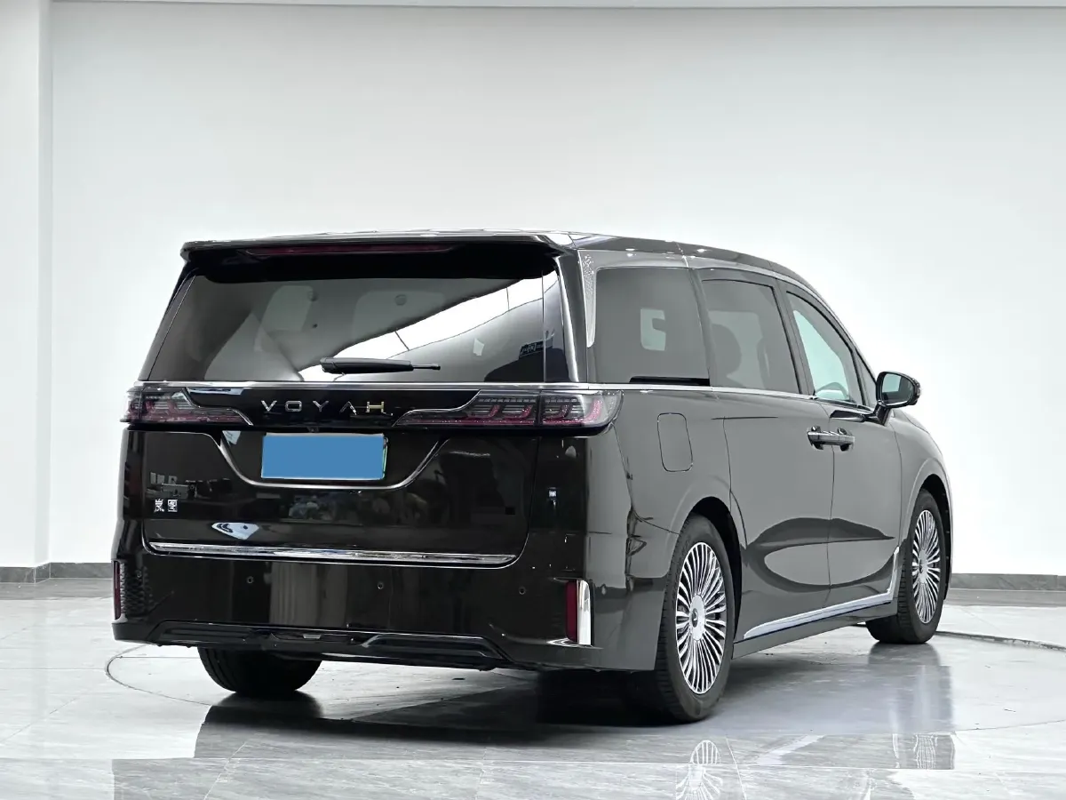 2025 Voyah Dream 1.5T 150HP L4 PHEV 41.7KWH,autocango,china used car exporter,china ev exporter,chinese used car exporter,chinese used ev exporter