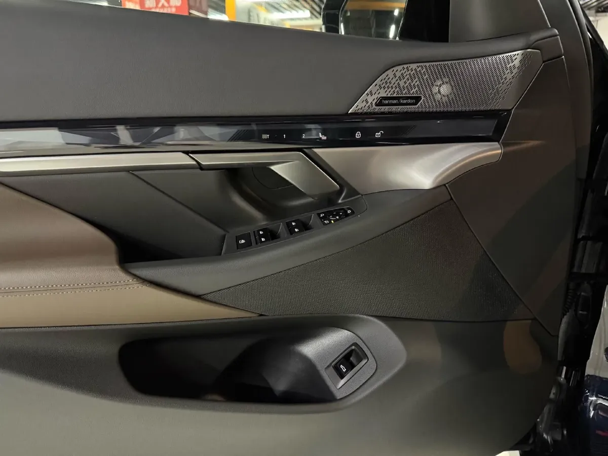 2024 BMW 5 Series 2.0T 258HP L4 8AT,autocango,china used car exporter,china ev exporter,chinese used car exporter,chinese used ev exporter