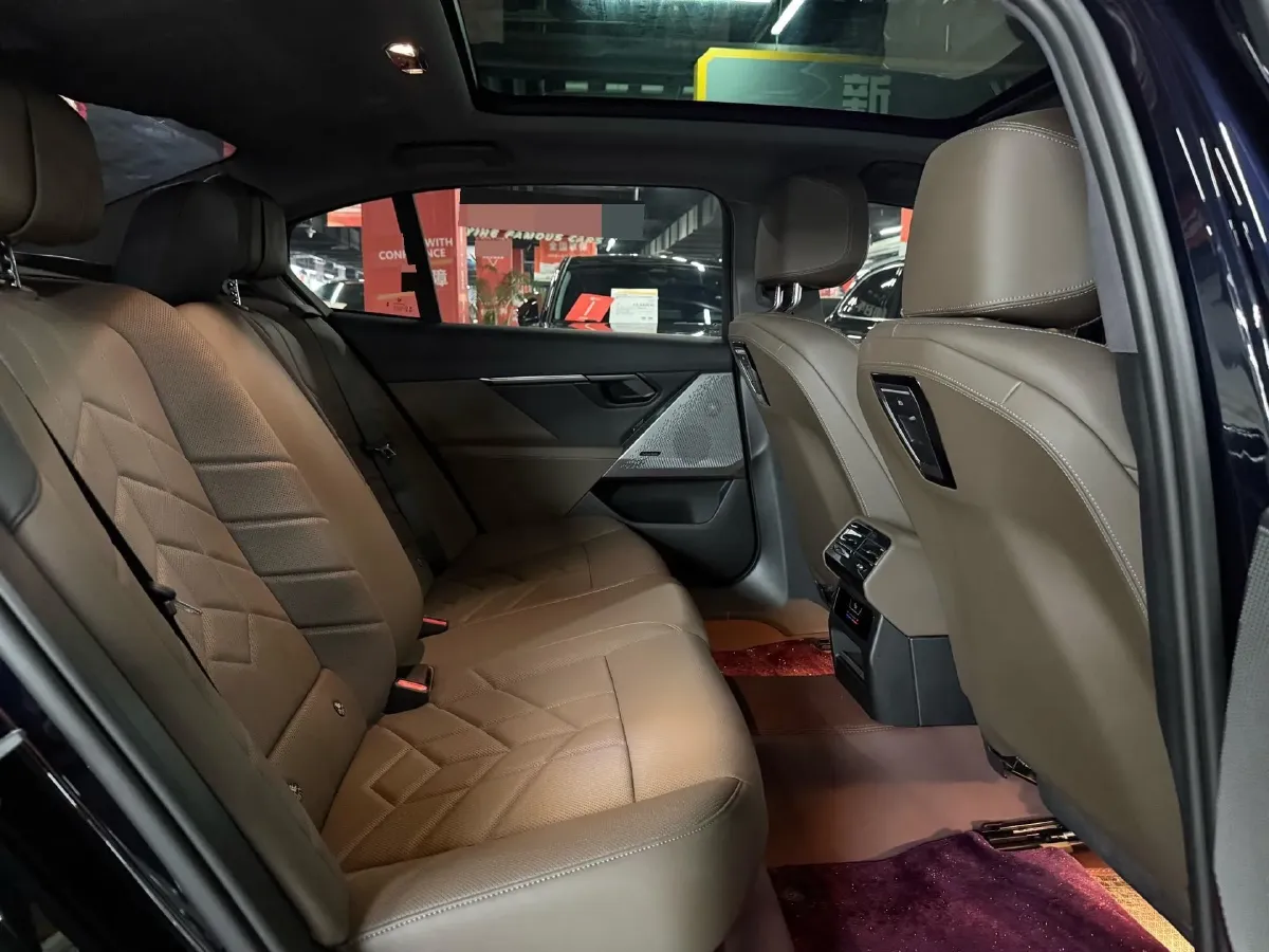 2024 BMW 5 Series 2.0T 258HP L4 8AT,autocango,china used car exporter,china ev exporter,chinese used car exporter,chinese used ev exporter