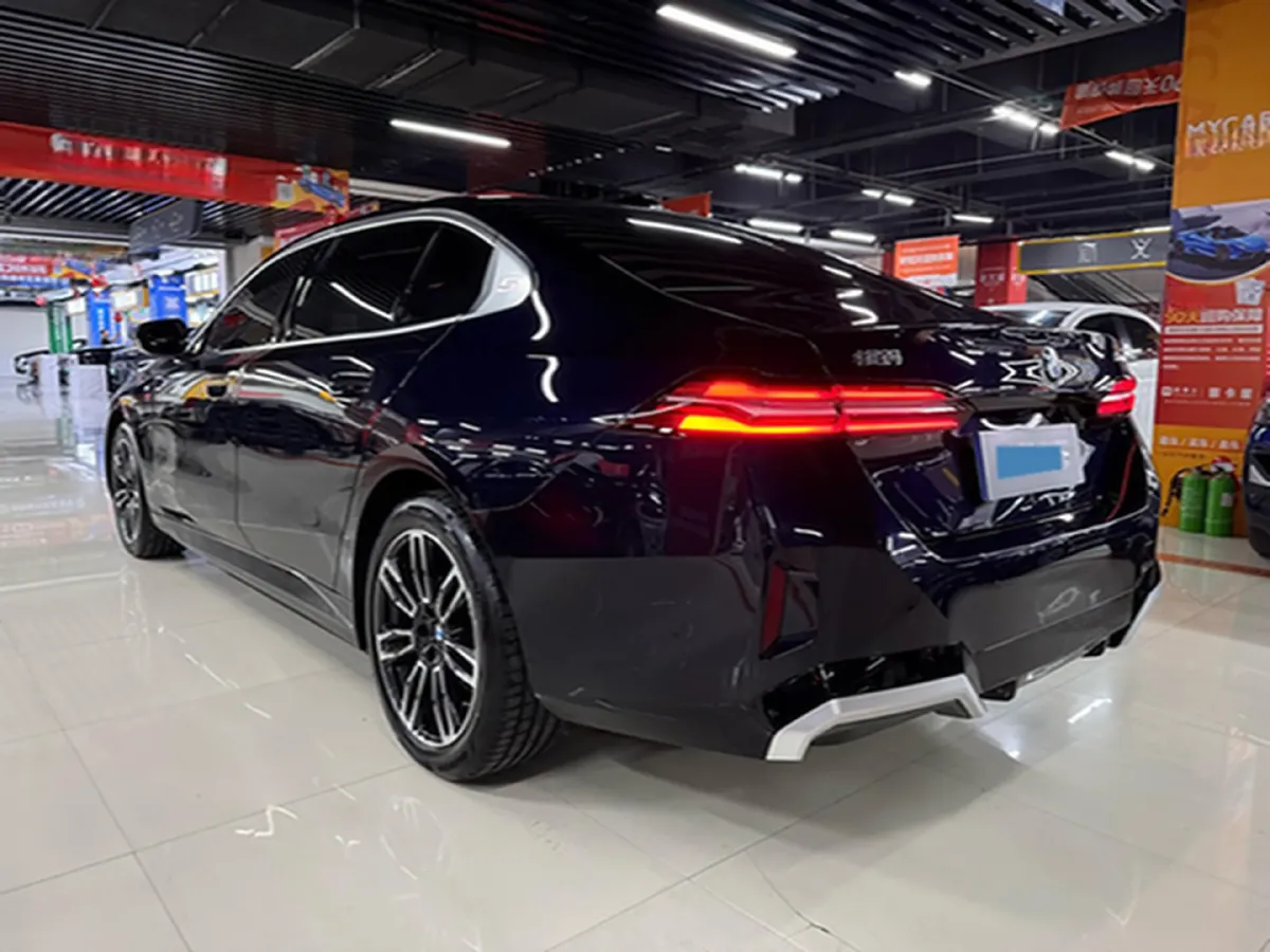 2024 BMW 5 Series 2.0T 258HP L4 8AT,autocango,china used car exporter,china ev exporter,chinese used car exporter,chinese used ev exporter
