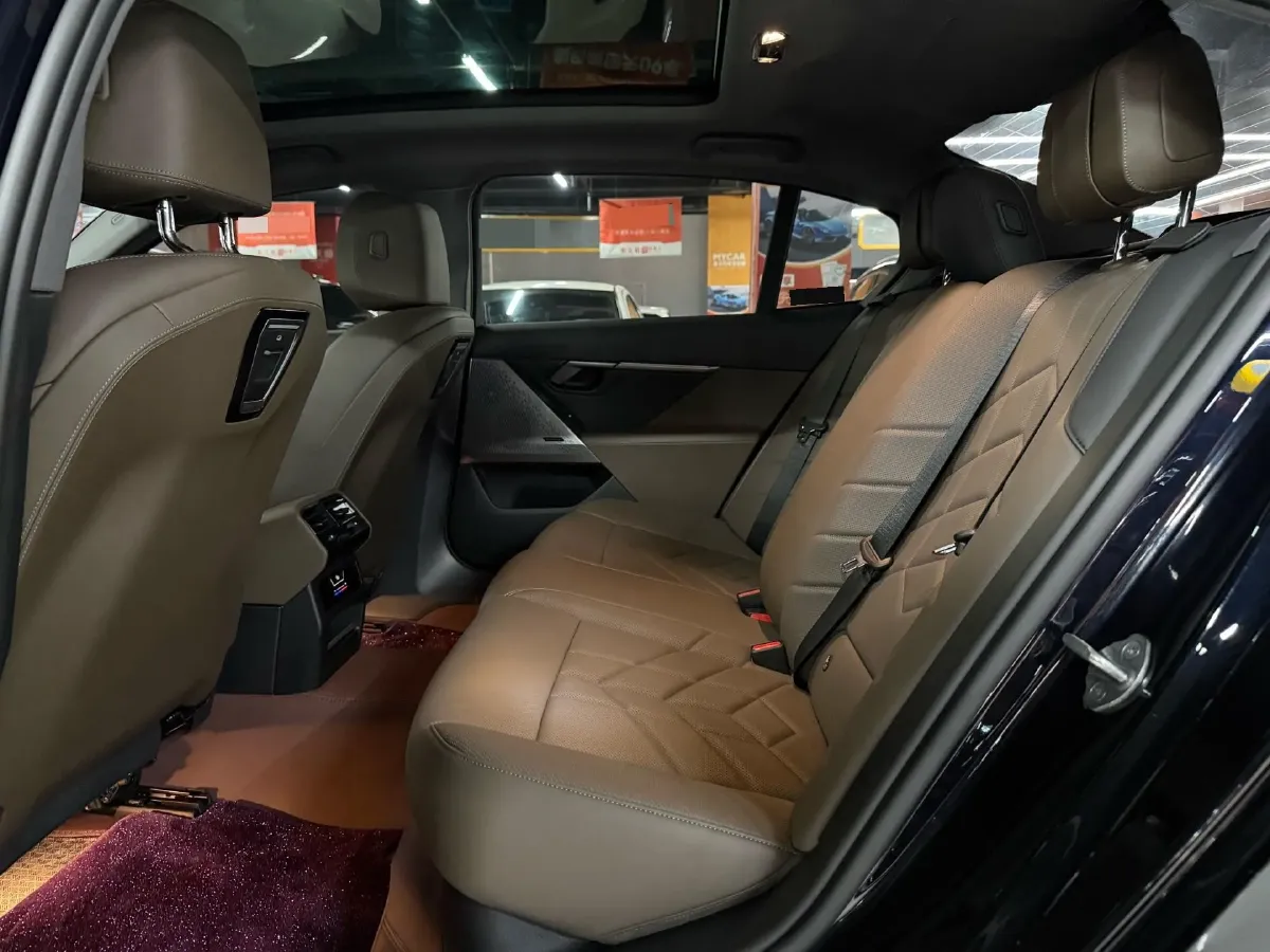 2024 BMW 5 Series 2.0T 258HP L4 8AT,autocango,china used car exporter,china ev exporter,chinese used car exporter,chinese used ev exporter