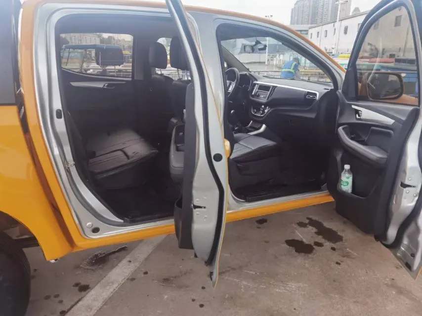 2020 Isuzu RE-MAX Jim 2.4T 211HP L4 5MT,autocango,china used car exporter,china ev exporter,chinese used car exporter,chinese used ev exporter