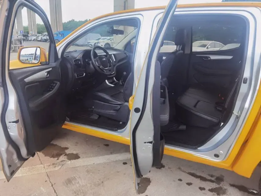 2020 Isuzu RE-MAX Jim 2.4T 211HP L4 5MT,autocango,china used car exporter,china ev exporter,chinese used car exporter,chinese used ev exporter