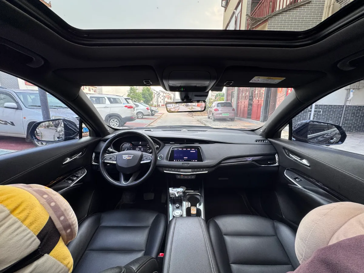 2022 Cadillac XT4 2.0T 237HP L4 9AT,autocango,china used car exporter,china ev exporter,chinese used car exporter,chinese used ev exporter