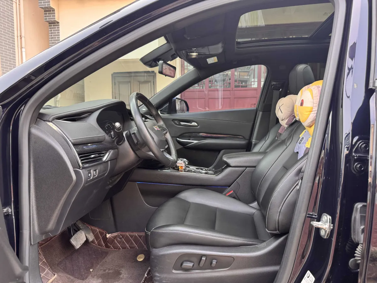 2022 Cadillac XT4 2.0T 237HP L4 9AT,autocango,china used car exporter,china ev exporter,chinese used car exporter,chinese used ev exporter