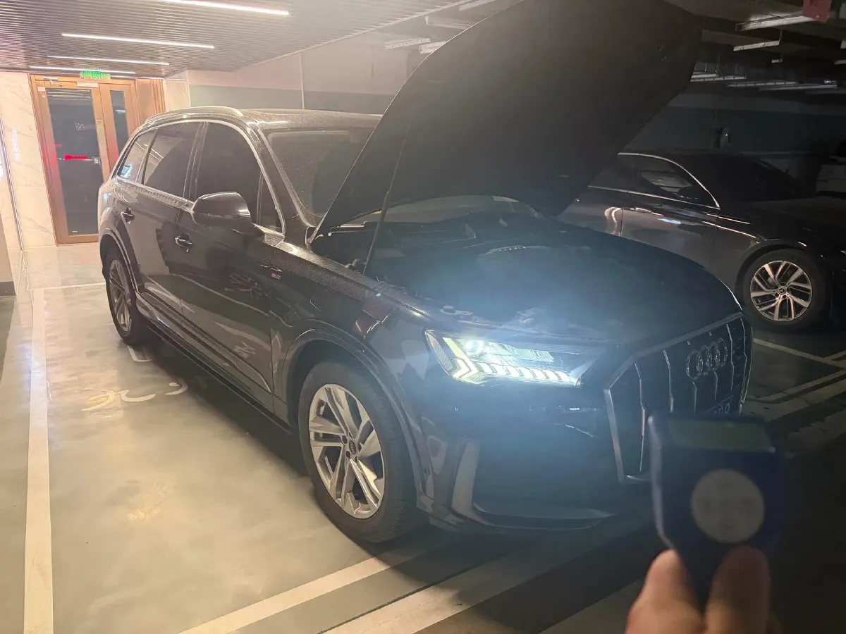 2021 Audi Q7 2.0T 245HP L4 8AT,autocango,china used car exporter,china ev exporter,chinese used car exporter,chinese used ev exporter