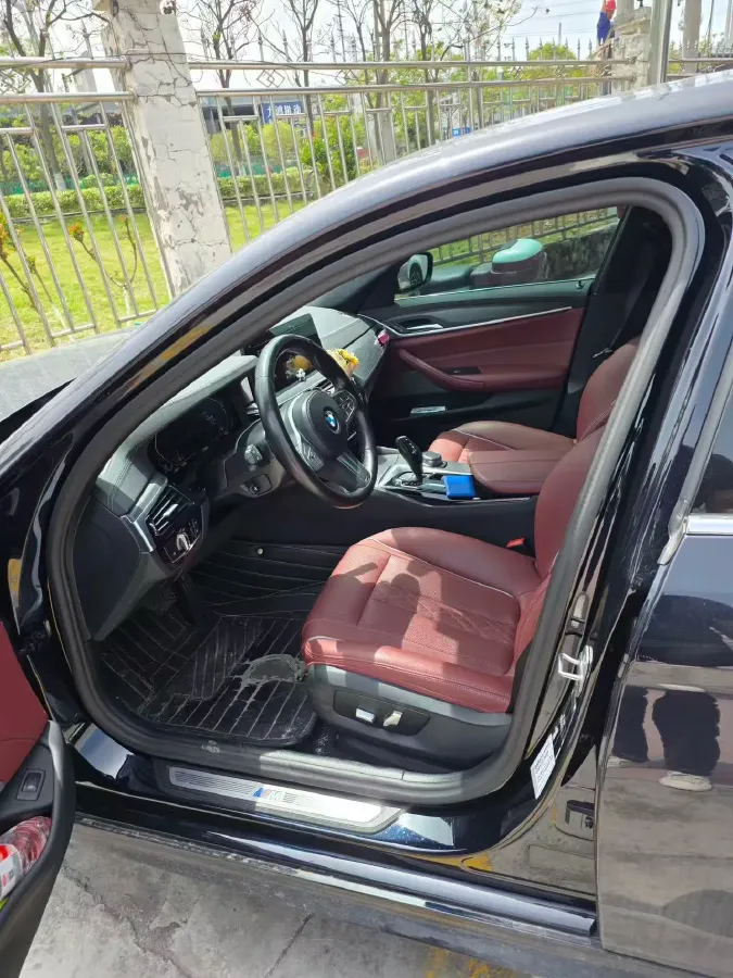 2023 BMW 5 Series 2.0T 245HP L4 8AT,autocango,china used car exporter,china ev exporter,chinese used car exporter,chinese used ev exporter