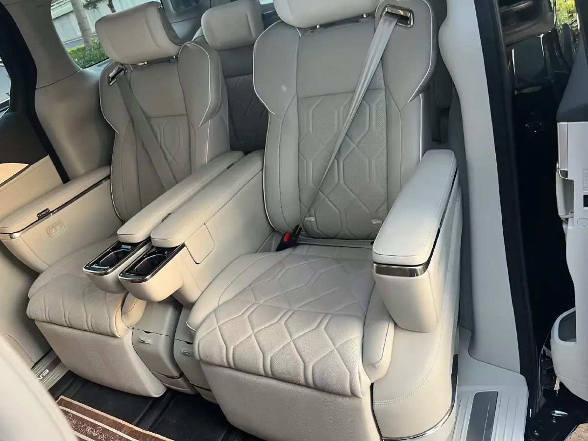 2025 Volvo EM90 BEV 116KWH,autocango,china used car exporter,china ev exporter,chinese used car exporter,chinese used ev exporter
