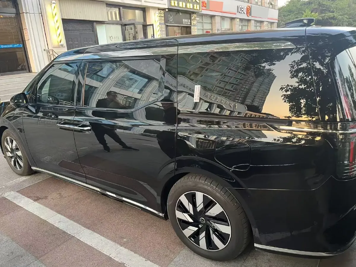 2025 Volvo EM90 BEV 116KWH,autocango,china used car exporter,china ev exporter,chinese used car exporter,chinese used ev exporter