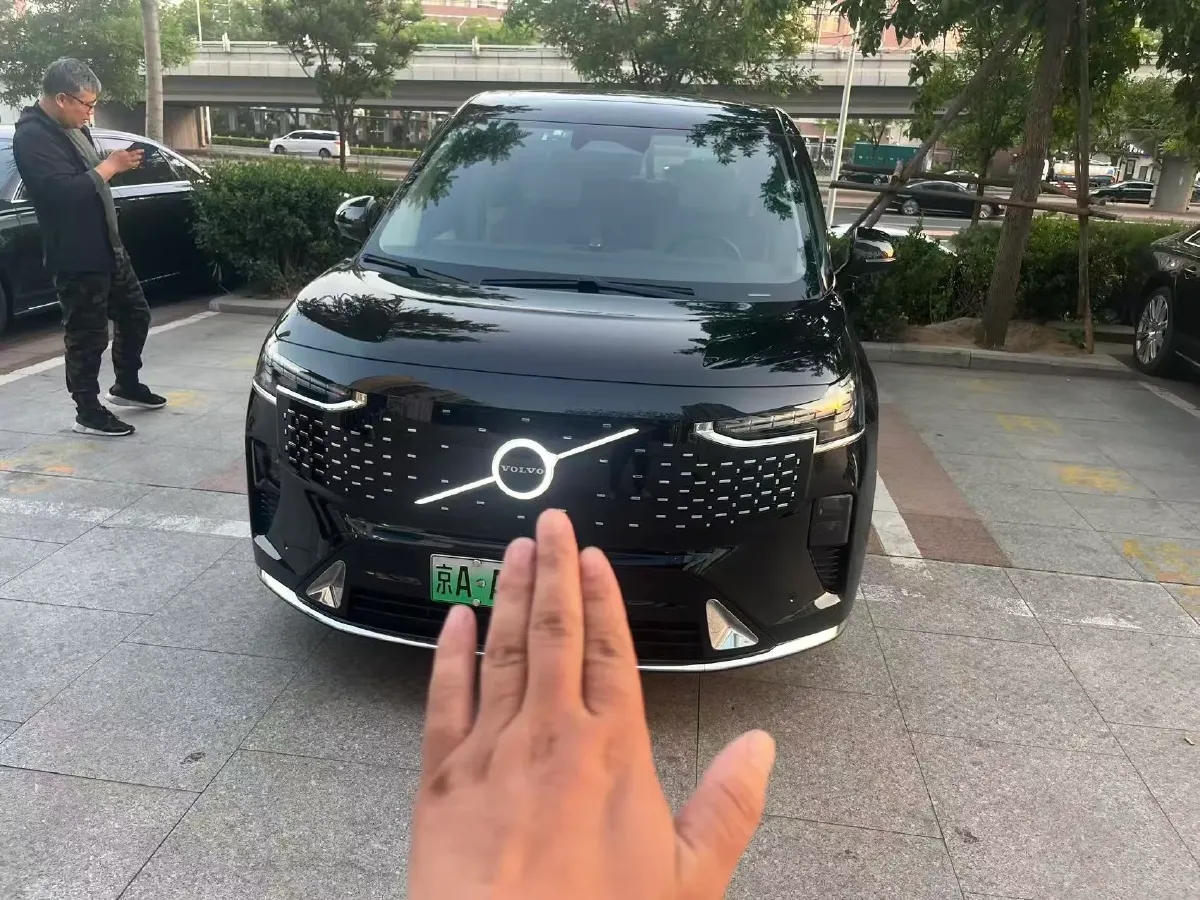 2025 Volvo EM90 BEV 116KWH,autocango,china used car exporter,china ev exporter,chinese used car exporter,chinese used ev exporter