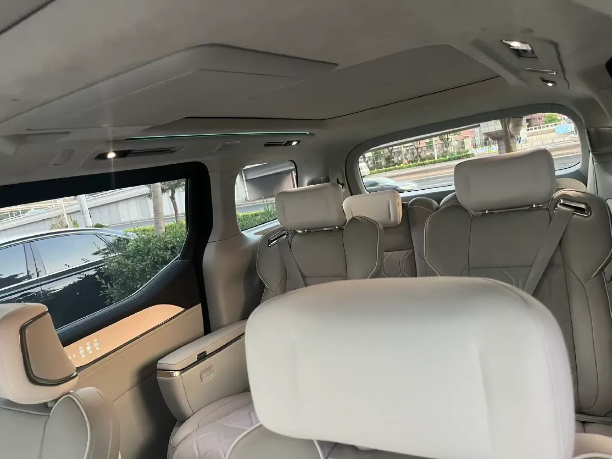 2025 Volvo EM90 BEV 116KWH,autocango,china used car exporter,china ev exporter,chinese used car exporter,chinese used ev exporter