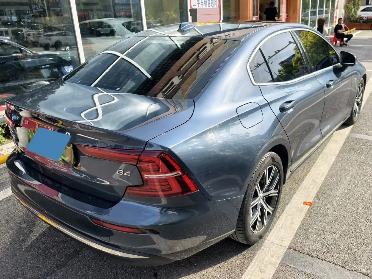 2023 Volvo S60 2.0T 197HP L4 7DCT,autocango,china used car exporter,china ev exporter,chinese used car exporter,chinese used ev exporter