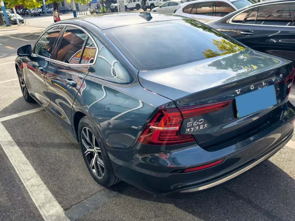 2023 Volvo S60 2.0T 197HP L4 7DCT,autocango,china used car exporter,china ev exporter,chinese used car exporter,chinese used ev exporter
