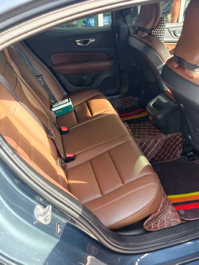 2023 Volvo S60 2.0T 197HP L4 7DCT,autocango,china used car exporter,china ev exporter,chinese used car exporter,chinese used ev exporter