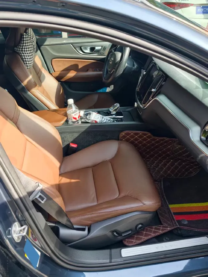 2023 Volvo S60 2.0T 197HP L4 7DCT,autocango,china used car exporter,china ev exporter,chinese used car exporter,chinese used ev exporter