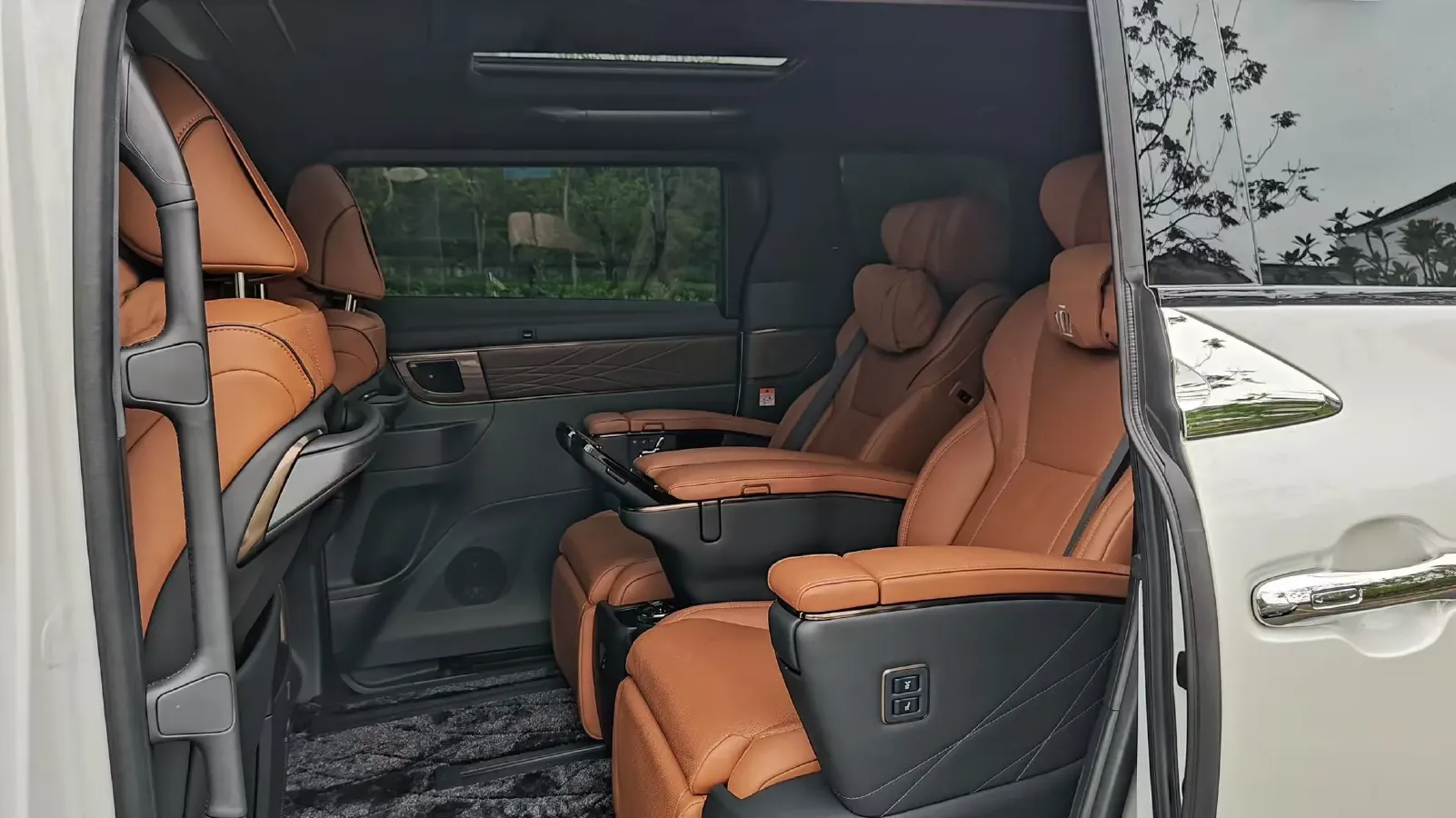 2024 Toyota Vellfire 2.5L 190HP L4 E-CVT Hybrid,autocango,china used car exporter,china ev exporter,chinese used car exporter,chinese used ev exporter
