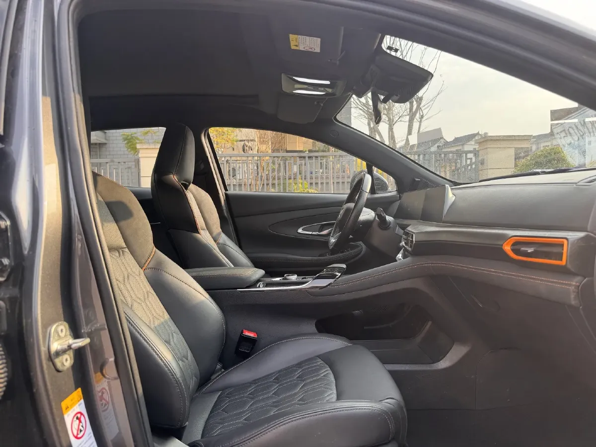 2022 ChangAn UNI-T 1.5T 188HP L4 7DCT,autocango,china used car exporter,china ev exporter,chinese used car exporter,chinese used ev exporter
