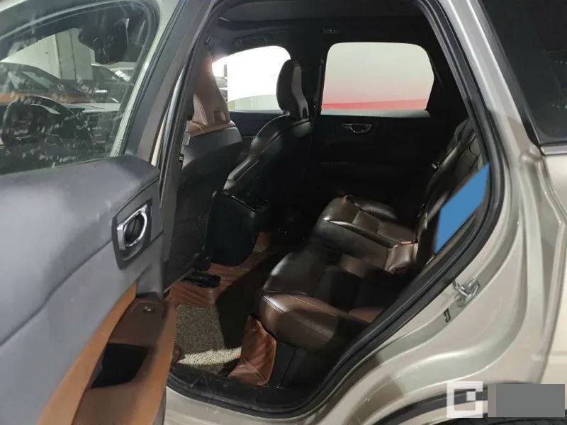 2021 Volvo XC60 2.0T 250HP L4 8AT,autocango,china used car exporter,china ev exporter,chinese used car exporter,chinese used ev exporter