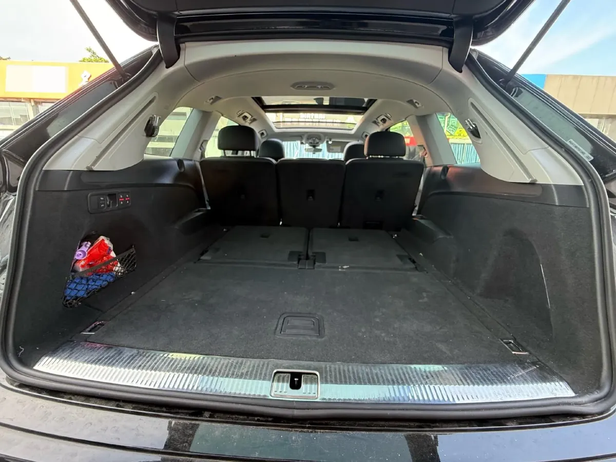 2023 Audi Q7 2.0T 265HP L4 8AT,autocango,china used car exporter,china ev exporter,chinese used car exporter,chinese used ev exporter