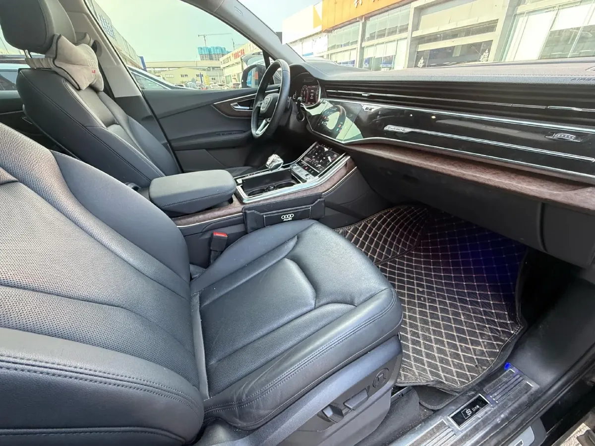 2023 Audi Q7 2.0T 265HP L4 8AT,autocango,china used car exporter,china ev exporter,chinese used car exporter,chinese used ev exporter