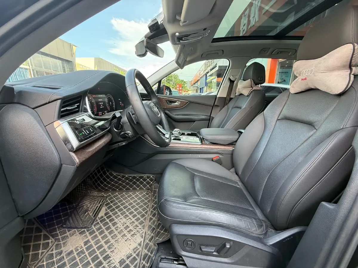 2023 Audi Q7 2.0T 265HP L4 8AT,autocango,china used car exporter,china ev exporter,chinese used car exporter,chinese used ev exporter