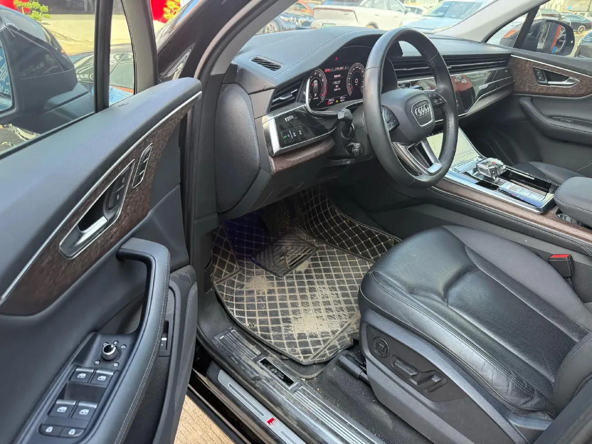 2023 Audi Q7 2.0T 265HP L4 8AT,autocango,china used car exporter,china ev exporter,chinese used car exporter,chinese used ev exporter