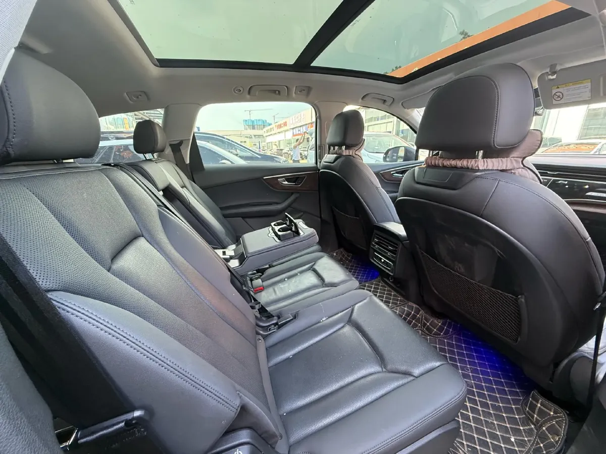 2023 Audi Q7 2.0T 265HP L4 8AT,autocango,china used car exporter,china ev exporter,chinese used car exporter,chinese used ev exporter
