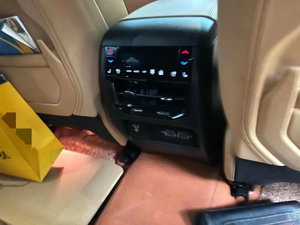 2023 Jeep Grand Cherokee 4XE 2.0T 272HP L4 8AT PHEV 17.107KWH,autocango,china used car exporter,china ev exporter,chinese used car exporter,chinese used ev exporter
