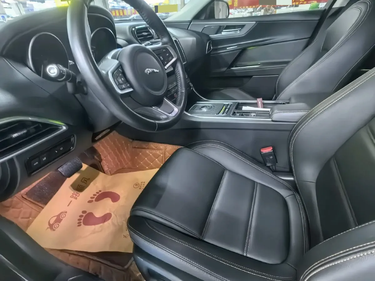 2019 Jeep Cherokee 2.0T 265HP L4 9AT,autocango,china used car exporter,china ev exporter,chinese used car exporter,chinese used ev exporter