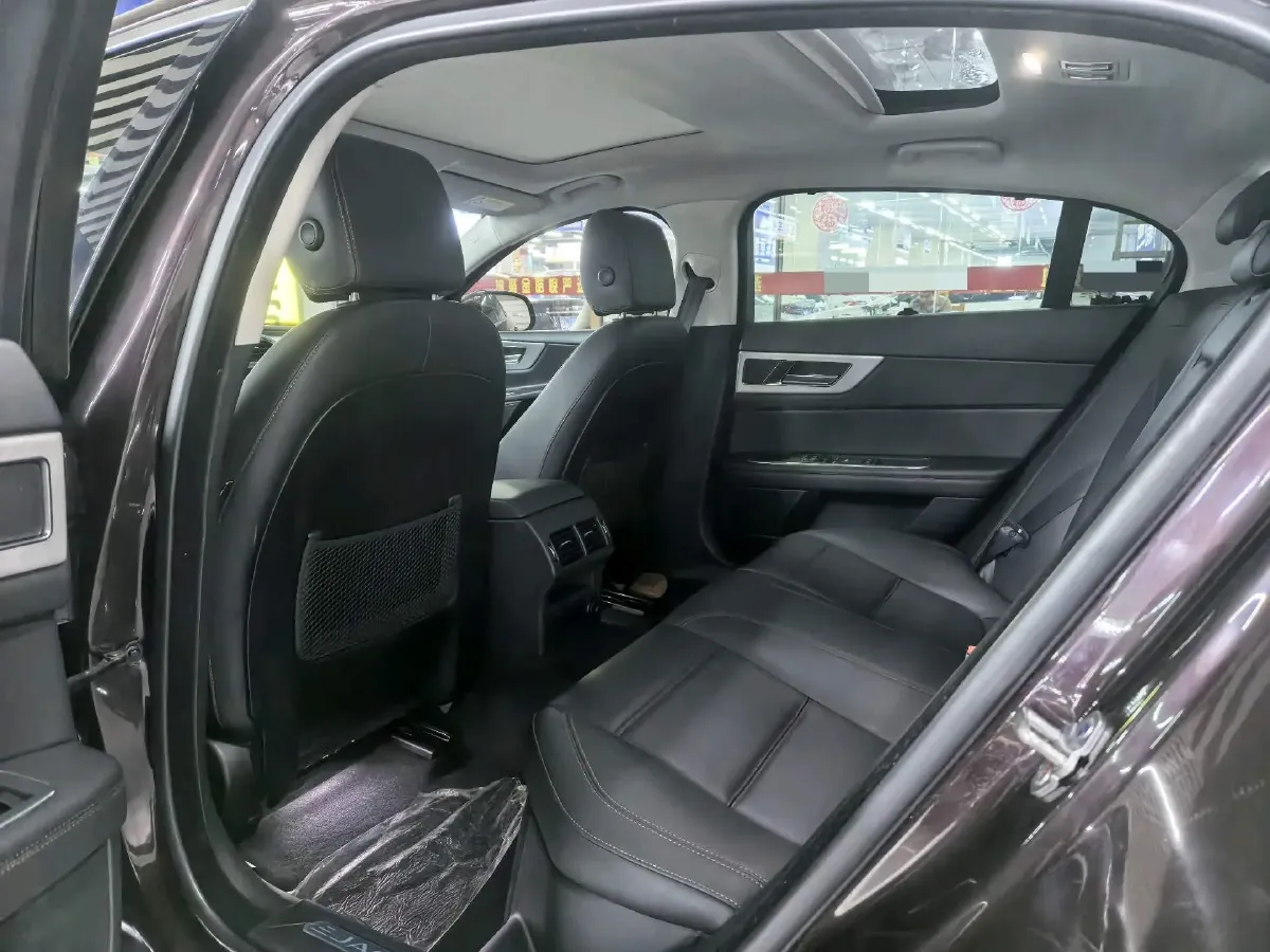 2019 Jeep Cherokee 2.0T 265HP L4 9AT,autocango,china used car exporter,china ev exporter,chinese used car exporter,chinese used ev exporter