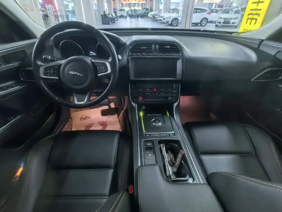 2019 Jeep Cherokee 2.0T 265HP L4 9AT,autocango,china used car exporter,china ev exporter,chinese used car exporter,chinese used ev exporter