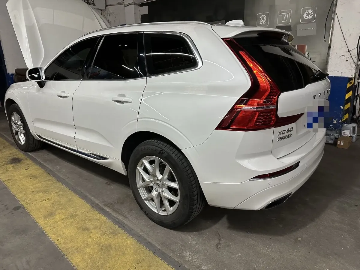 2021 Volvo XC60 2.0T 250HP L4 8AT,autocango,china used car exporter,china ev exporter,chinese used car exporter,chinese used ev exporter