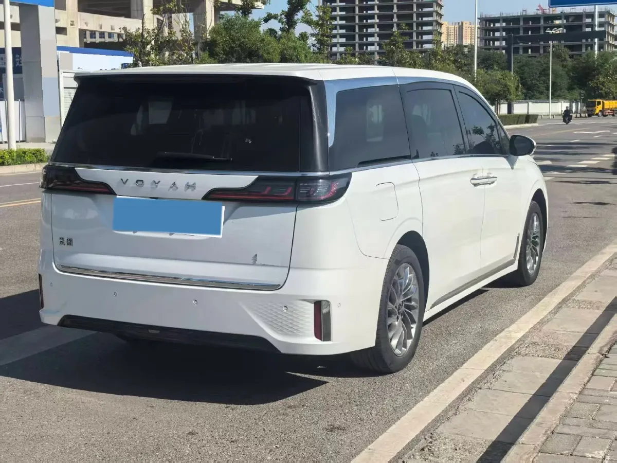 2024 Voyah Dream 1.5T 150HP L4 PHEV 43KWH,autocango,china used car exporter,china ev exporter,chinese used car exporter,chinese used ev exporter