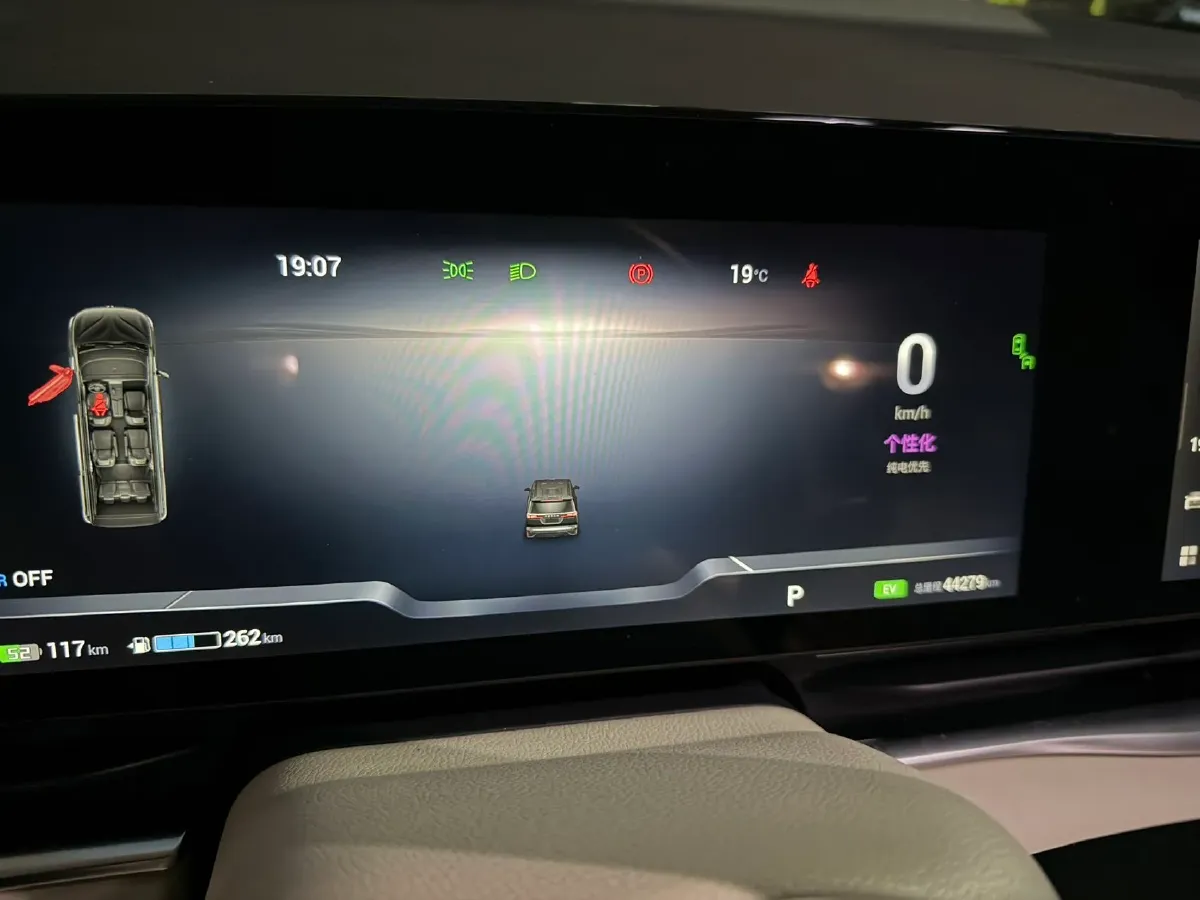 2024 Voyah Dream 1.5T 150HP L4 PHEV 43KWH,autocango,china used car exporter,china ev exporter,chinese used car exporter,chinese used ev exporter
