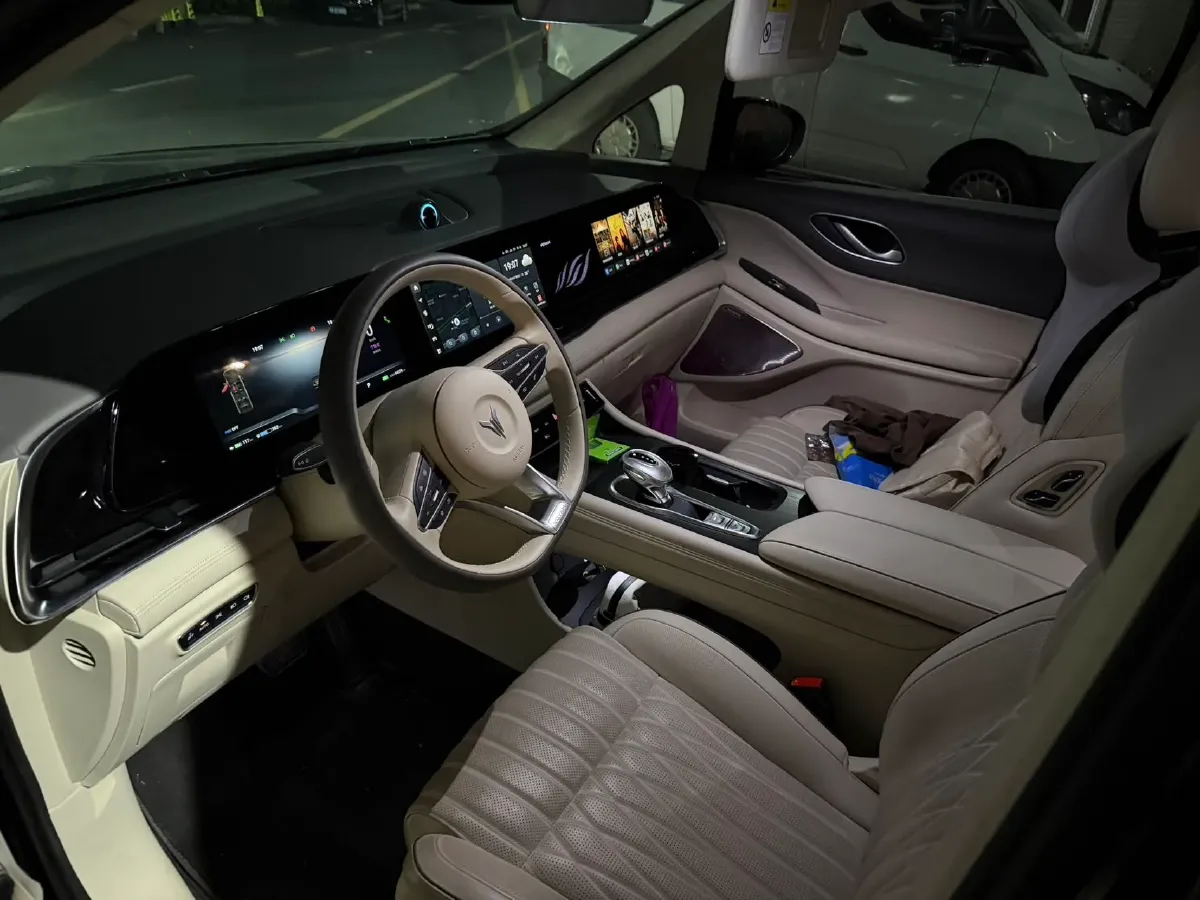 2024 Voyah Dream 1.5T 150HP L4 PHEV 43KWH,autocango,china used car exporter,china ev exporter,chinese used car exporter,chinese used ev exporter