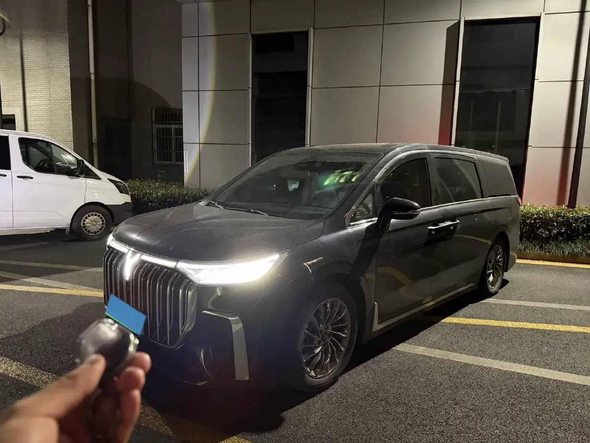 2024 Voyah Dream 1.5T 150HP L4 PHEV 43KWH,autocango,china used car exporter,china ev exporter,chinese used car exporter,chinese used ev exporter