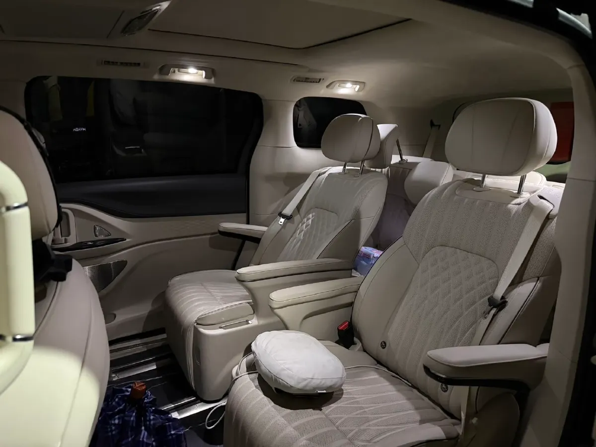 2024 Voyah Dream 1.5T 150HP L4 PHEV 43KWH,autocango,china used car exporter,china ev exporter,chinese used car exporter,chinese used ev exporter